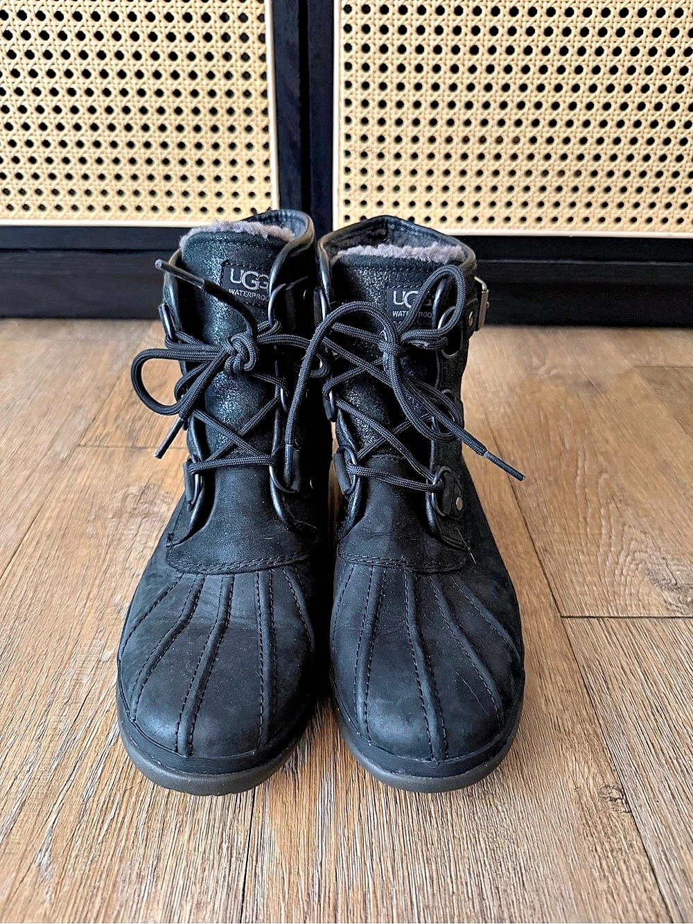 UGG Cecile Leather Ankle Boots Black US 8.5
